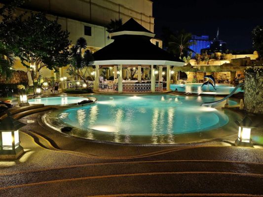 Bể bơi tại Waterfront Cebu City Hotel & Casino
