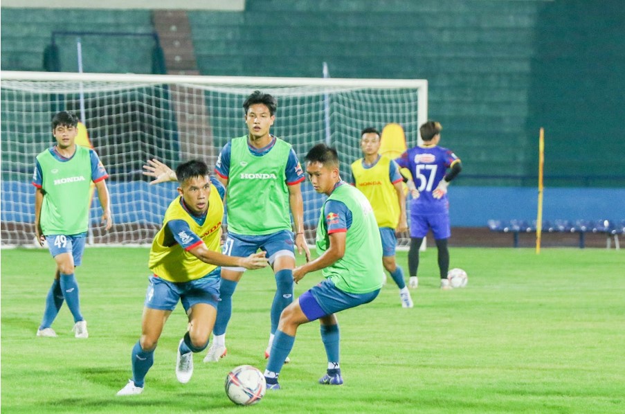 ĐT U23 Việt Nam luyện tập ở Phú Thọ rồi lại di chuyển về Hà Nội